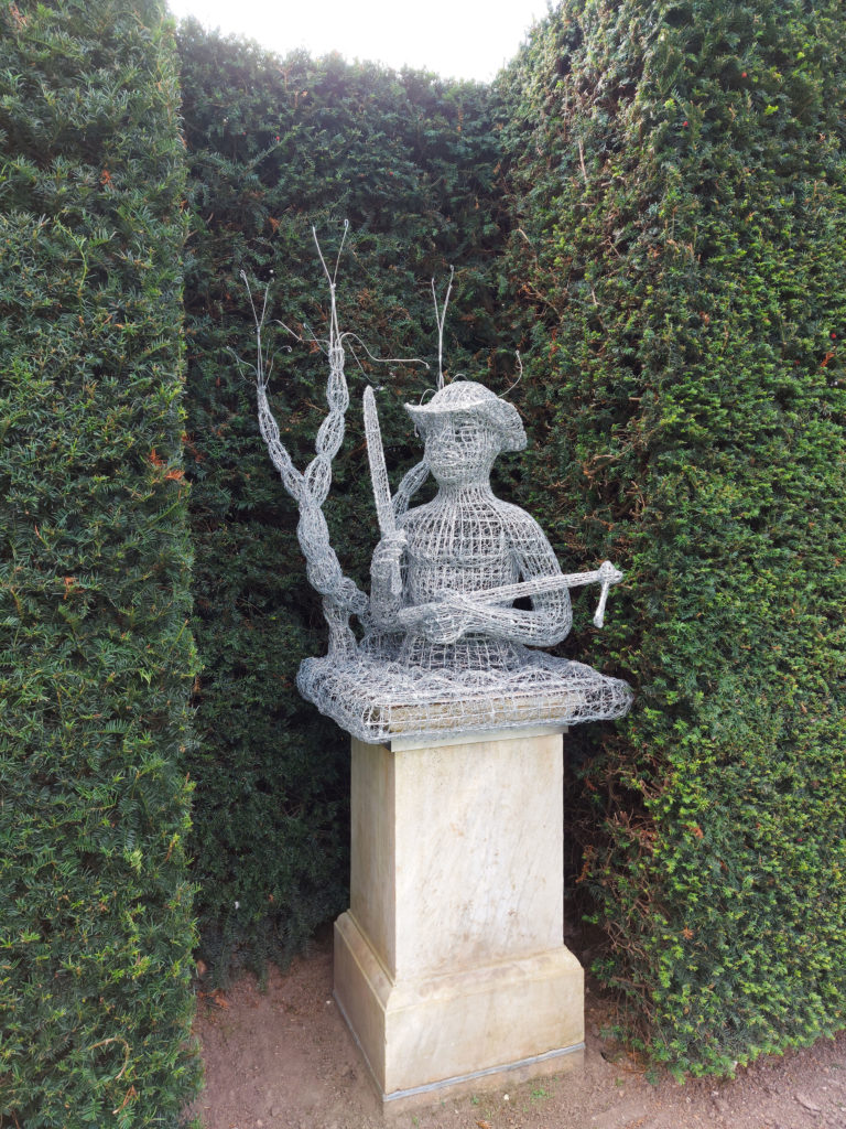 The sculptures are placed on existing stone plinths, that were empty in the gardens